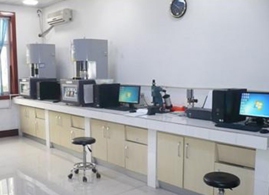 物理檢測(cè)室一角